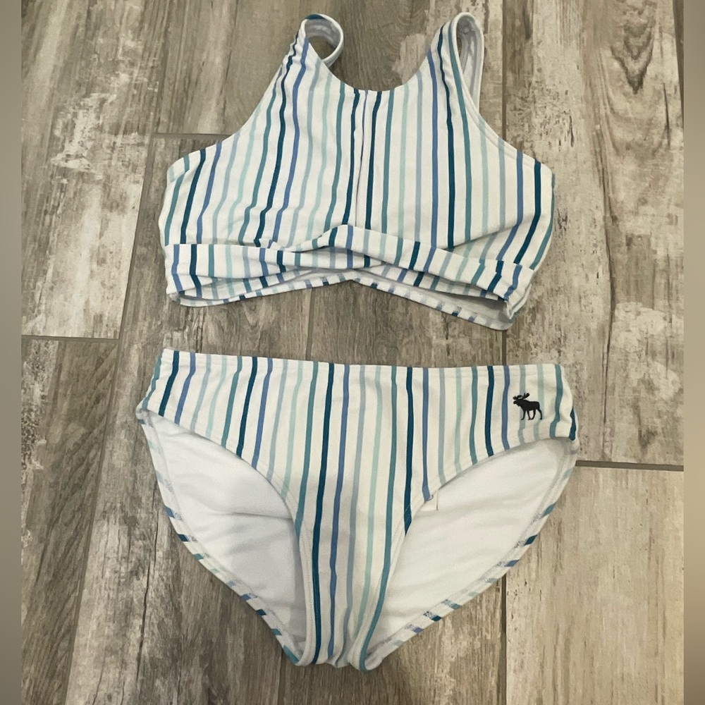Abercrombie kids bathing suit in the color blue, offer if better price!